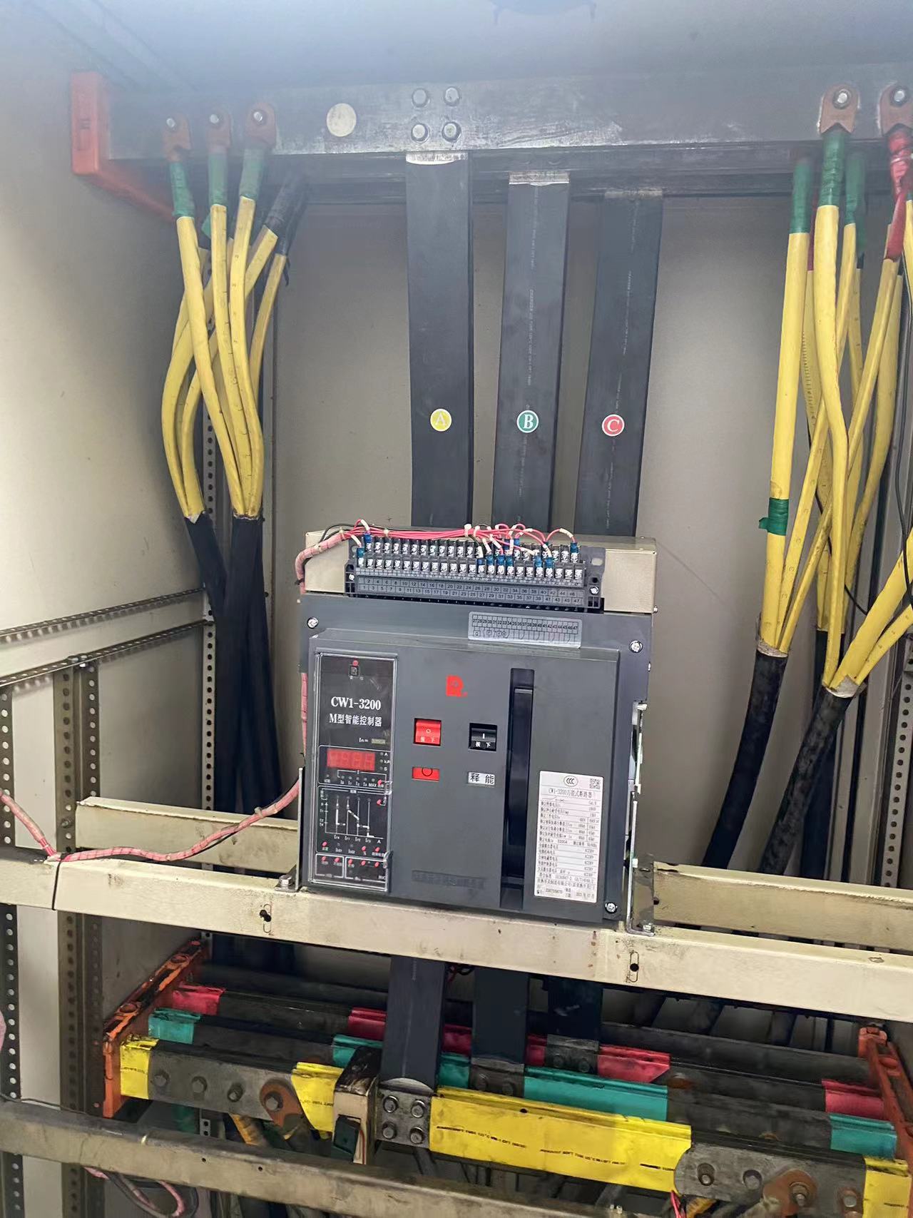 常熟開(kāi)關(guān)CW1-3200替換天水二一三電器GSW1-3200A斷路器