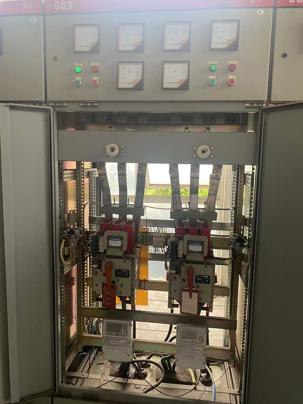 原DW15-630A，用CW3-1000A增容改造。
